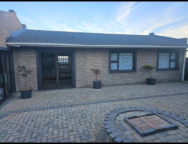 3 BEDROOM HOUSE FOR SALE IN DANA BAY